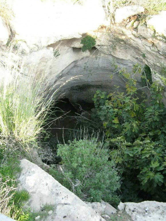 entrance to the underground   Este es un enorme complejo subterráneo millones de años de antigüedad, Man Made?