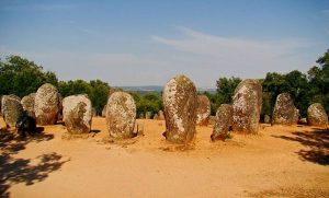 Según Cuentan las Leyendas, Misteriosas Mujeres Construyeron los Megalitos de Portugal   Mundo oculto